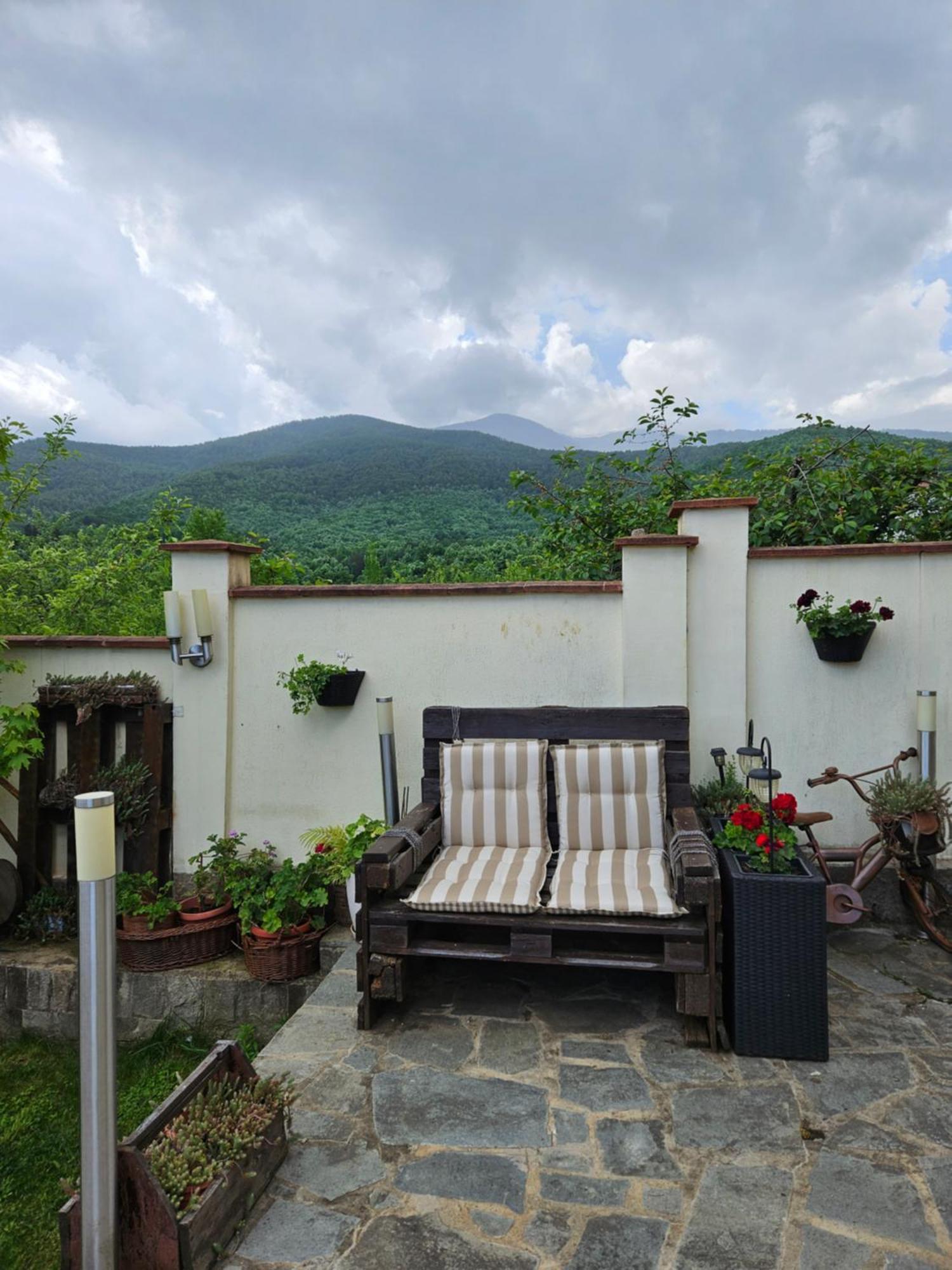 Family Hotel Komhotel Berkovitsa Exterior photo