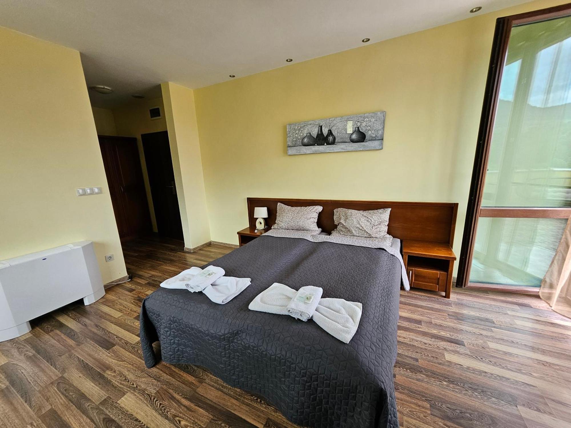 Family Hotel Komhotel Berkovitsa Exterior photo