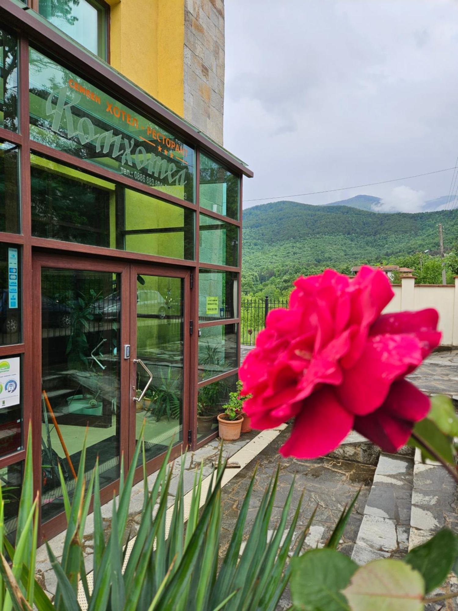 Family Hotel Komhotel Berkovitsa Exterior photo