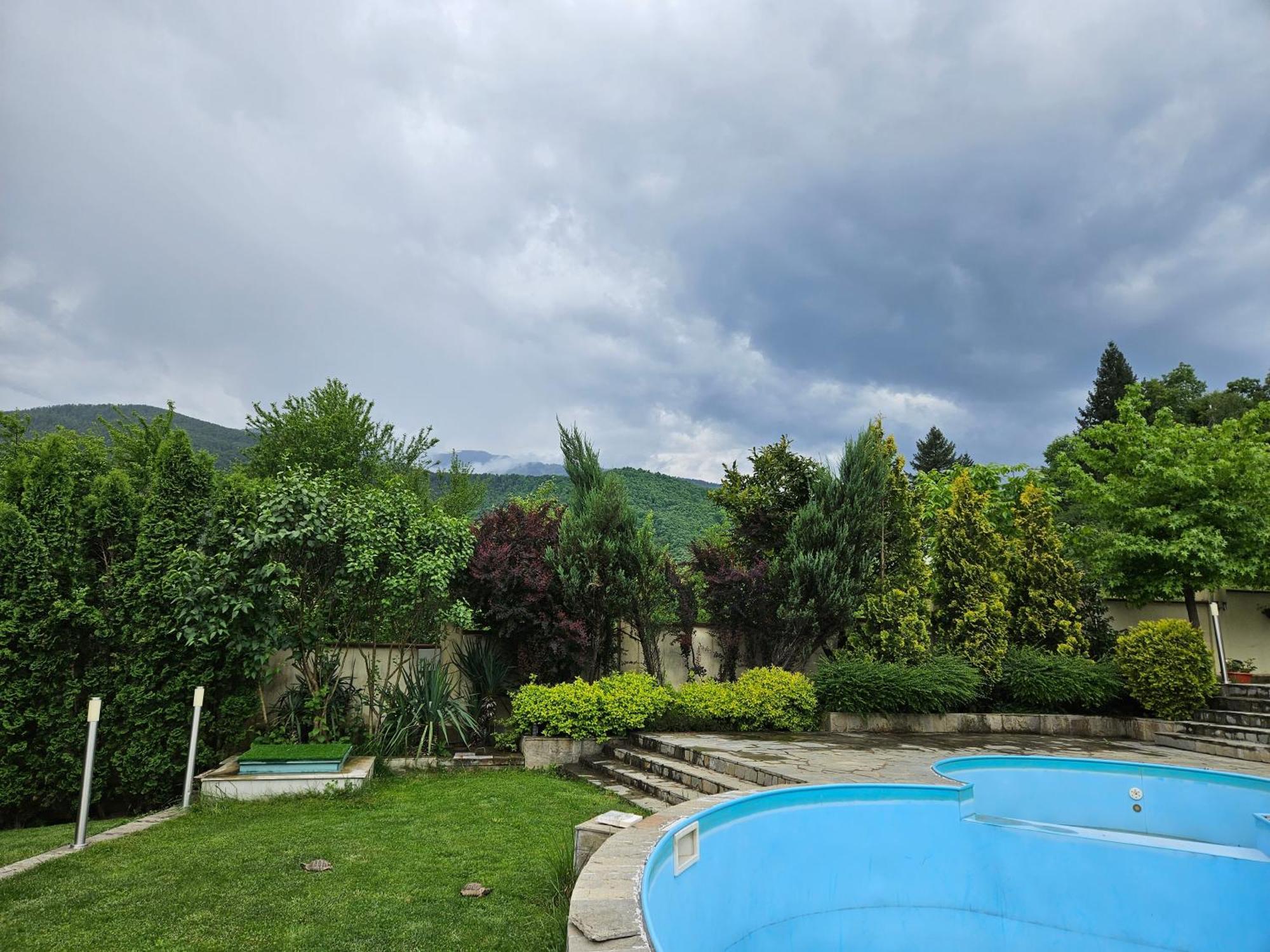 Family Hotel Komhotel Berkovitsa Exterior photo