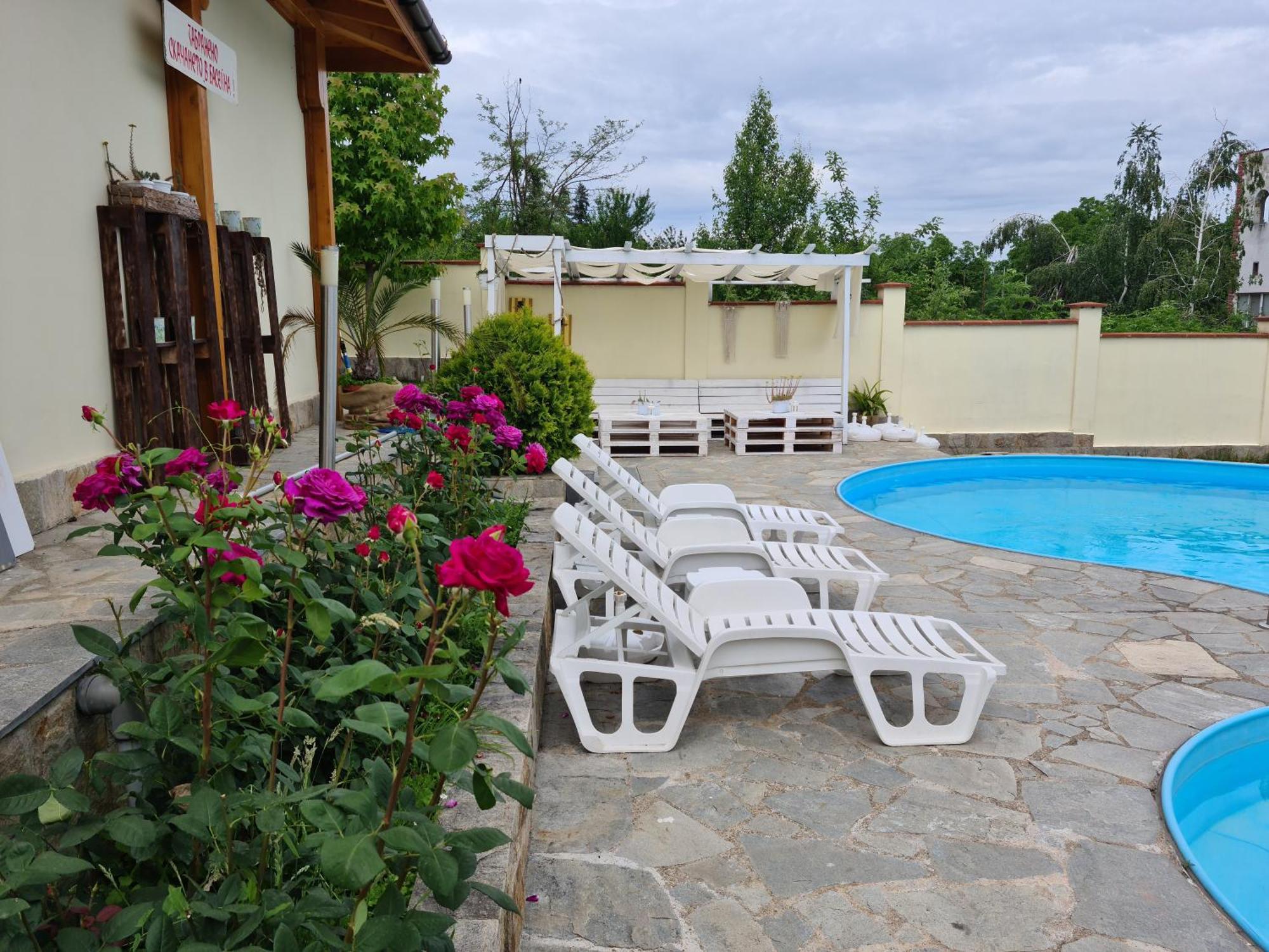 Family Hotel Komhotel Berkovitsa Exterior photo