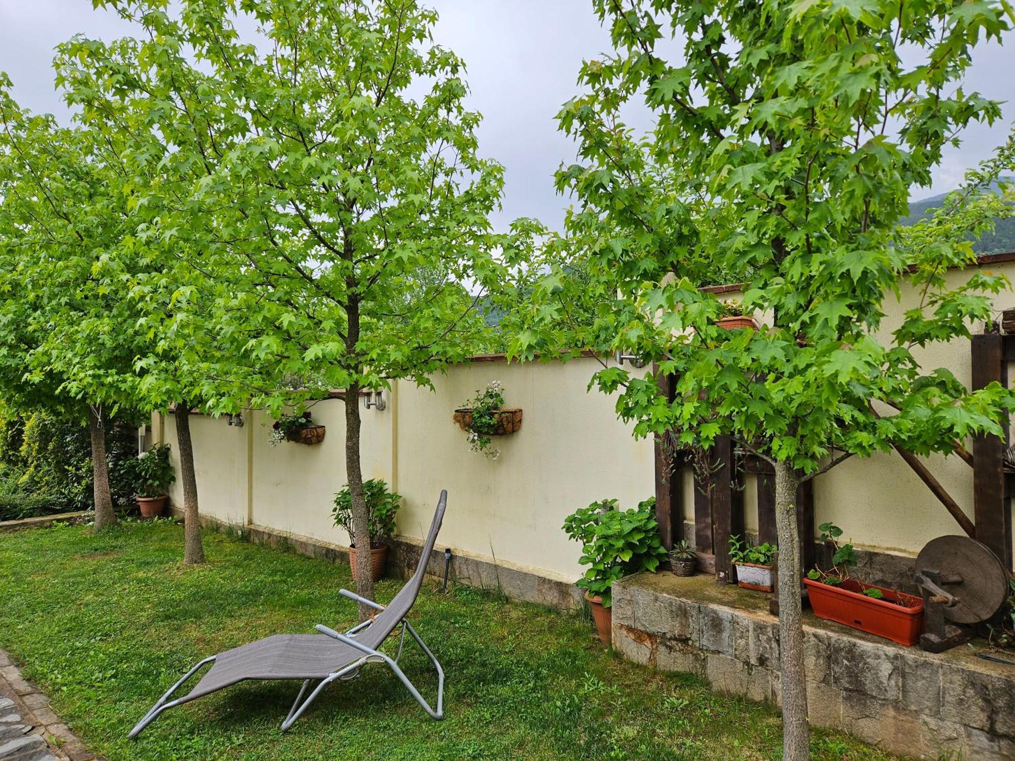 Family Hotel Komhotel Berkovitsa Exterior photo