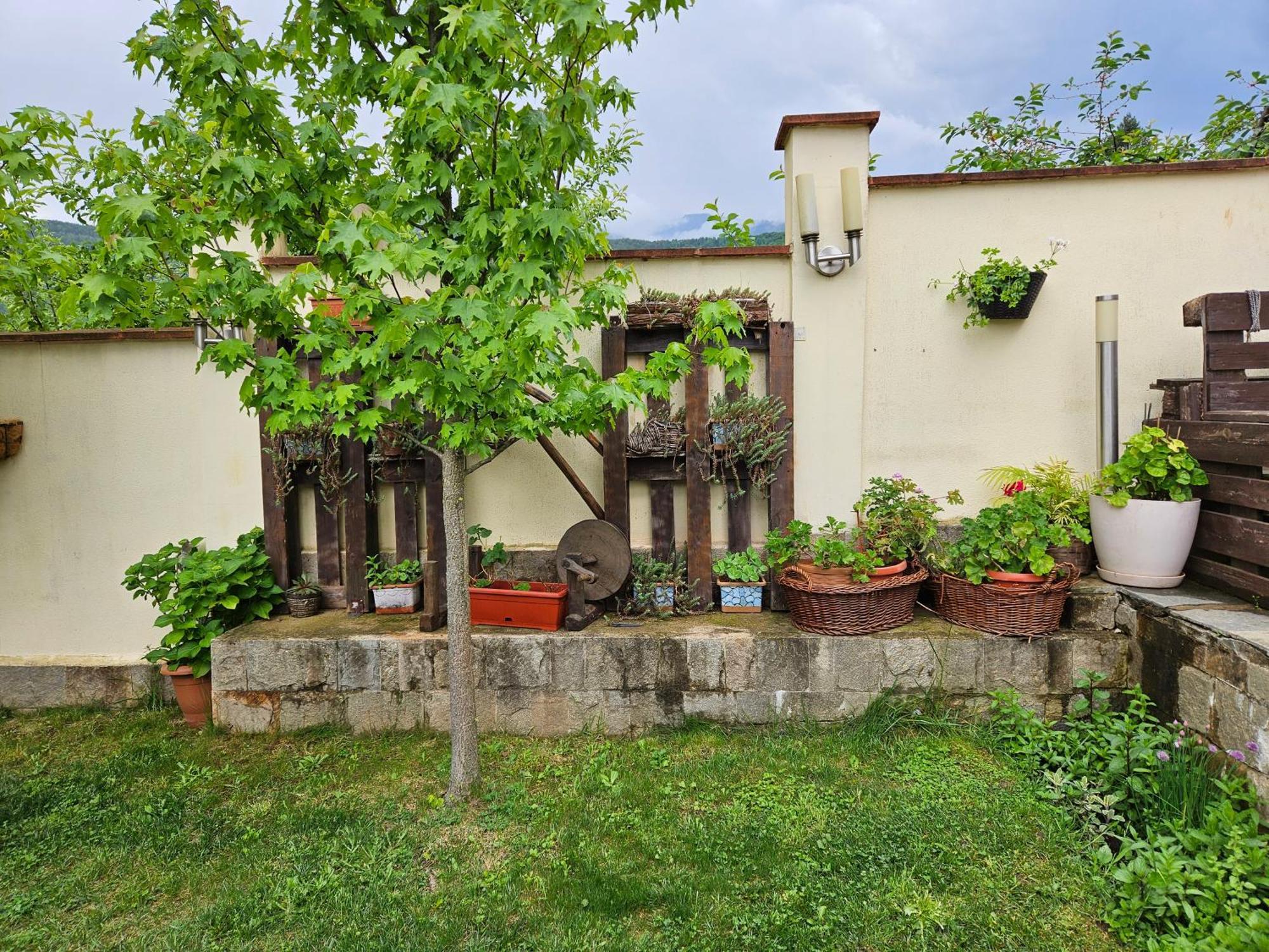 Family Hotel Komhotel Berkovitsa Exterior photo
